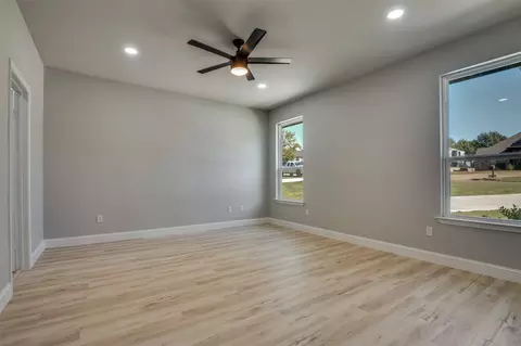 Living - 208 Splitrail Dr, Tool, TX 75143 photo 7 of 7