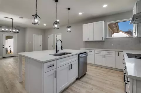 Kitchen - 208 Splitrail Dr, Tool, TX 75143 photo 1 of 4