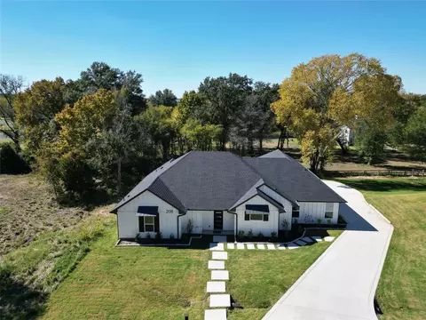 Exterior - 208 Splitrail Dr, Tool, TX 75143 photo 1 of 5