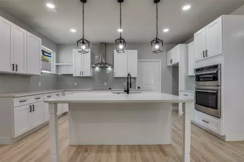 Kitchen - 208 Splitrail Dr, Tool, TX 75143 photo 4 of 4