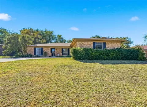 6320 Lunar Dr, Edgecliff Village, TX 76134
