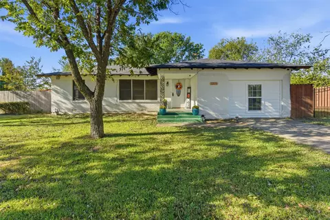 1315 Grand Ave, Cleburne, TX 76033