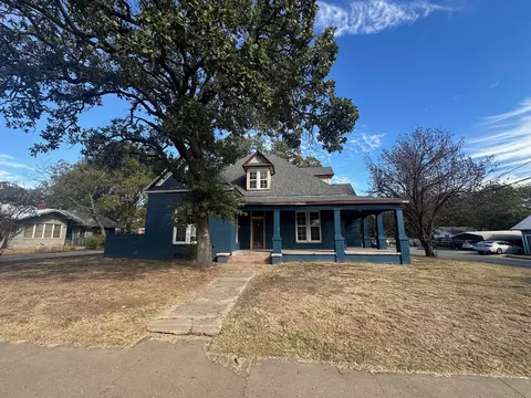 702 W Spring St, Weatherford, TX 76086