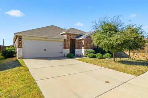 1513 Stinnett Dr, Forney, TX 75126