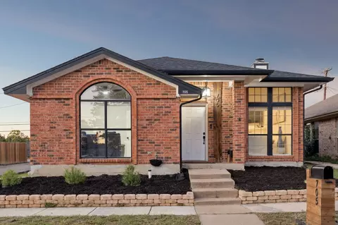 705 Greenridge Dr, Arlington, TX 76017