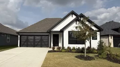 1704 River Bend Rd, Burleson, TX 76028
