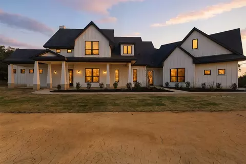 1552 Lakeridge Blvd, Sunset, TX 76270