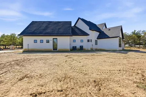 Exterior - 1552 Lakeridge Blvd, Sunset, TX 76270 photo 9 of 9