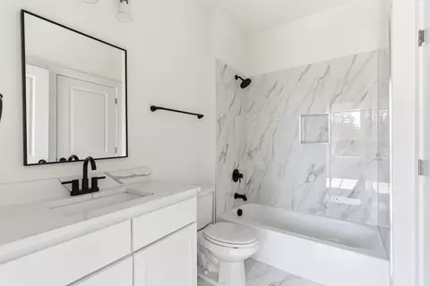 Bath - 1552 Lakeridge Blvd, Sunset, TX 76270 photo 4 of 4
