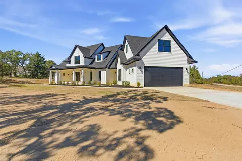 Exterior - 1552 Lakeridge Blvd, Sunset, TX 76270 photo 4 of 9