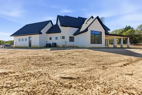 Exterior - 1552 Lakeridge Blvd, Sunset, TX 76270 photo 8 of 9