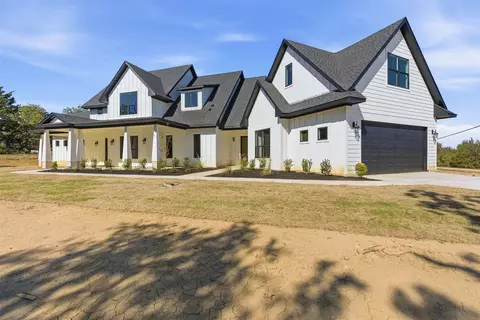 Exterior - 1552 Lakeridge Blvd, Sunset, TX 76270 photo 3 of 9
