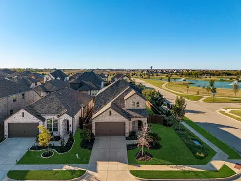 1900 Dappled Grey Ave, Aubrey, TX 76227