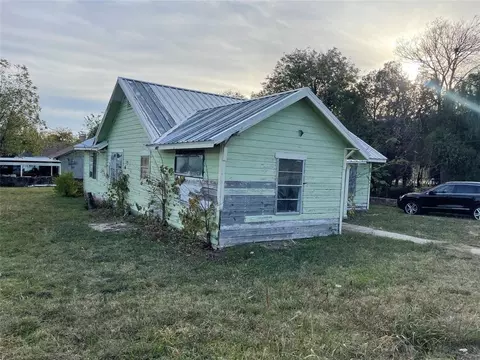 801 W Belknap St, Jacksboro, TX 76458