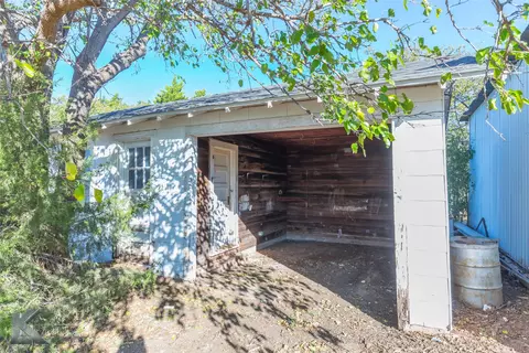 Exterior - 405 S Hinton St, Benjamin, TX 79505 photo 7 of 8