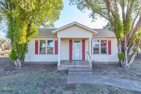 Exterior - 405 S Hinton St, Benjamin, TX 79505 photo 2 of 8