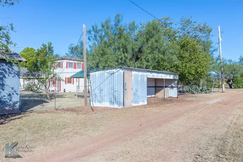 Exterior - 405 S Hinton St, Benjamin, TX 79505 photo 6 of 8