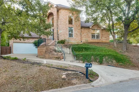 1805 Old Oak Dr, Arlington, TX 76012