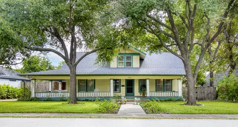 320 Huffhines St, Richardson, TX 75081
