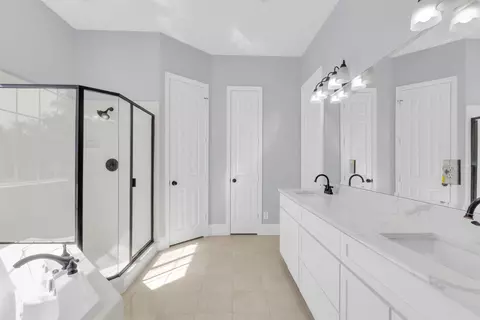 Bath - 4306 Mitchell Ln, Rowlett, TX 75088 photo 4 of 6