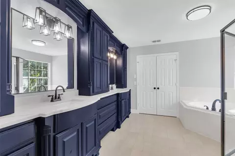 Bath - 4306 Mitchell Ln, Rowlett, TX 75088 photo 1 of 6