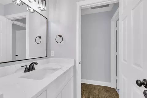 Bath - 4306 Mitchell Ln, Rowlett, TX 75088 photo 6 of 6