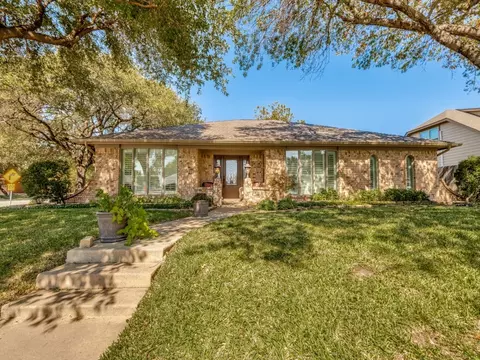 100 Hillview Ct, Hurst, TX 76054