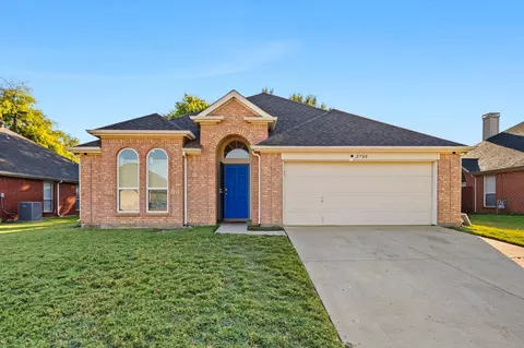 2700 Wandering Oak Dr, Corinth, TX 76208