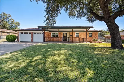 3813 Brookdale Rd, Benbrook, TX 76116