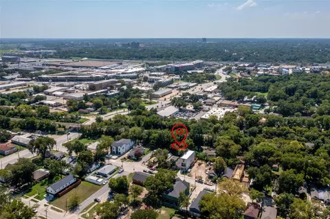 907 Walkway St, Dallas, TX 75212