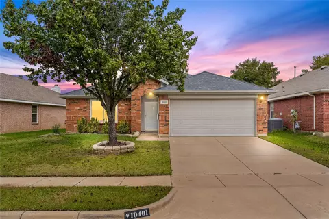 10401 Lake Park Dr, Hurst, TX 76053