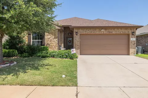 1057 Meadow Scape Dr, Burleson, TX 76028