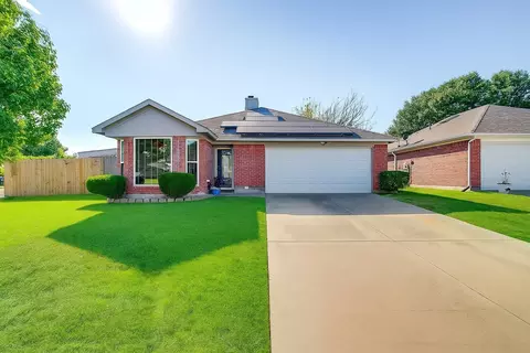 1008 Miles Ave, Burleson, TX 76028