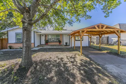 1017 S Adams, Mcgregor, TX 76657