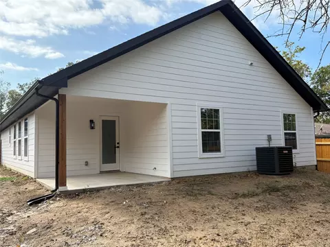 Exterior - 719 E Commerce Ave, Cooper, TX 75432 photo 3 of 4
