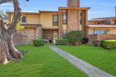 2106 Westkendal Ln, Arlington, TX 76015