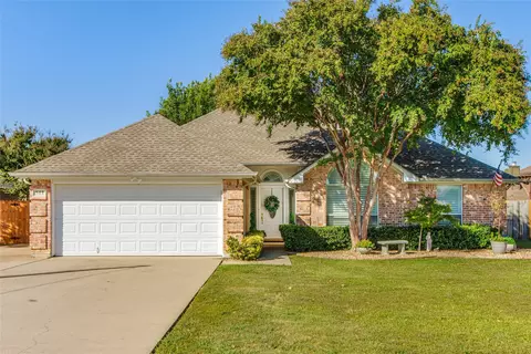 511 Oak Crest St, Lake Dallas, TX 75065