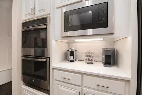 Kitchen - 1236 Split Rock Dr, Keller, TX 76248 photo 3 of 6