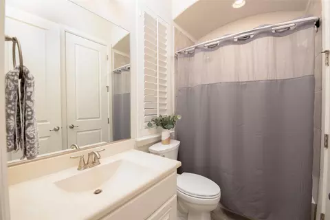 Bath - 1236 Split Rock Dr, Keller, TX 76248 photo 5 of 7