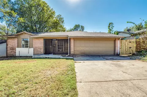 1742 E Red Bird Ln, Dallas, TX 75241