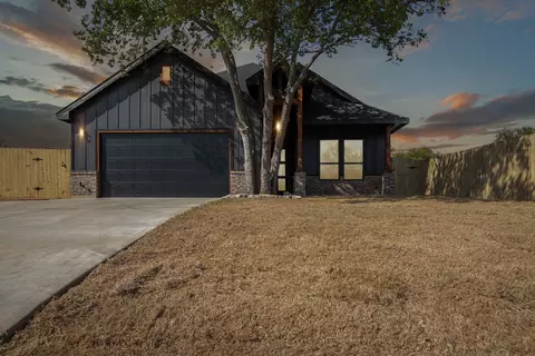 1213 E Butler St, Fort Worth, TX 76115