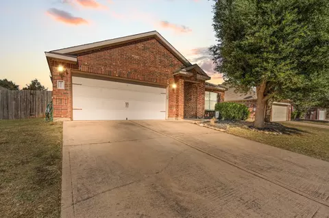 416 Waterline Dr, Crowley, TX 76036