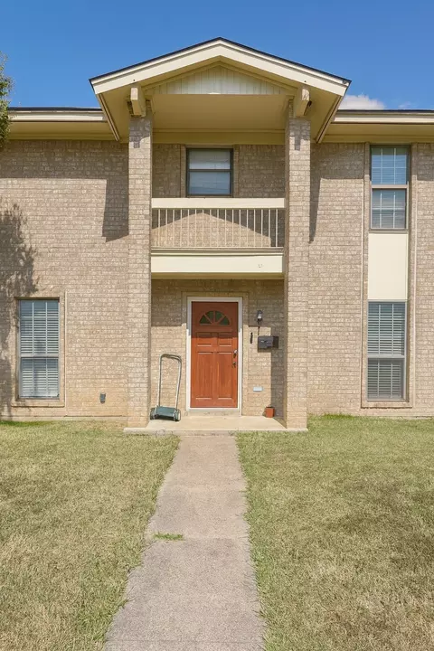2214 Statler Dr, Carrollton, TX 75007