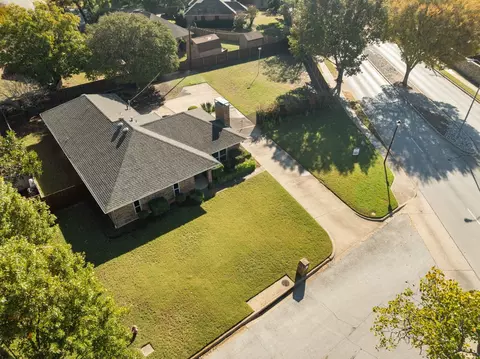 2002 Harwell St, Grapevine, TX 76051