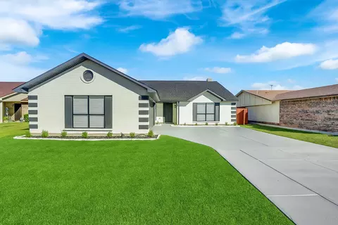 2217 Sharpshire Ln, Arlington, TX 76014