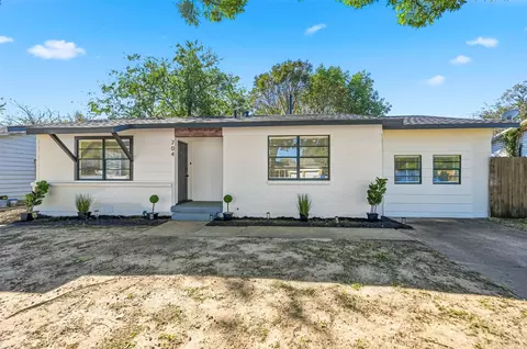 704 Tanglewood Dr, Hurst, TX 76053