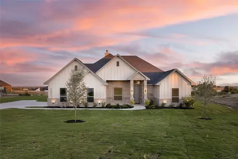201 Oak Meadow Ln, Weatherford, TX 76085