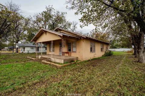 Exterior - 903 N H Ave, Haskell, TX 79521 photo 1 of 5