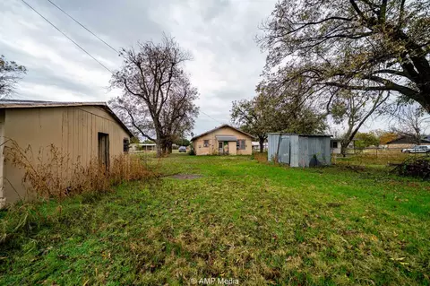 Exterior - 903 N H Ave, Haskell, TX 79521 photo 2 of 5