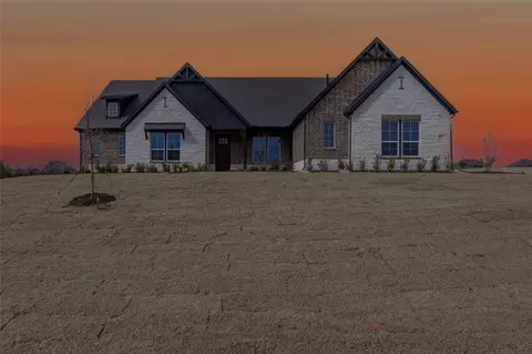 812 Valley Ridge Rd, Van Alstyne, TX 75495